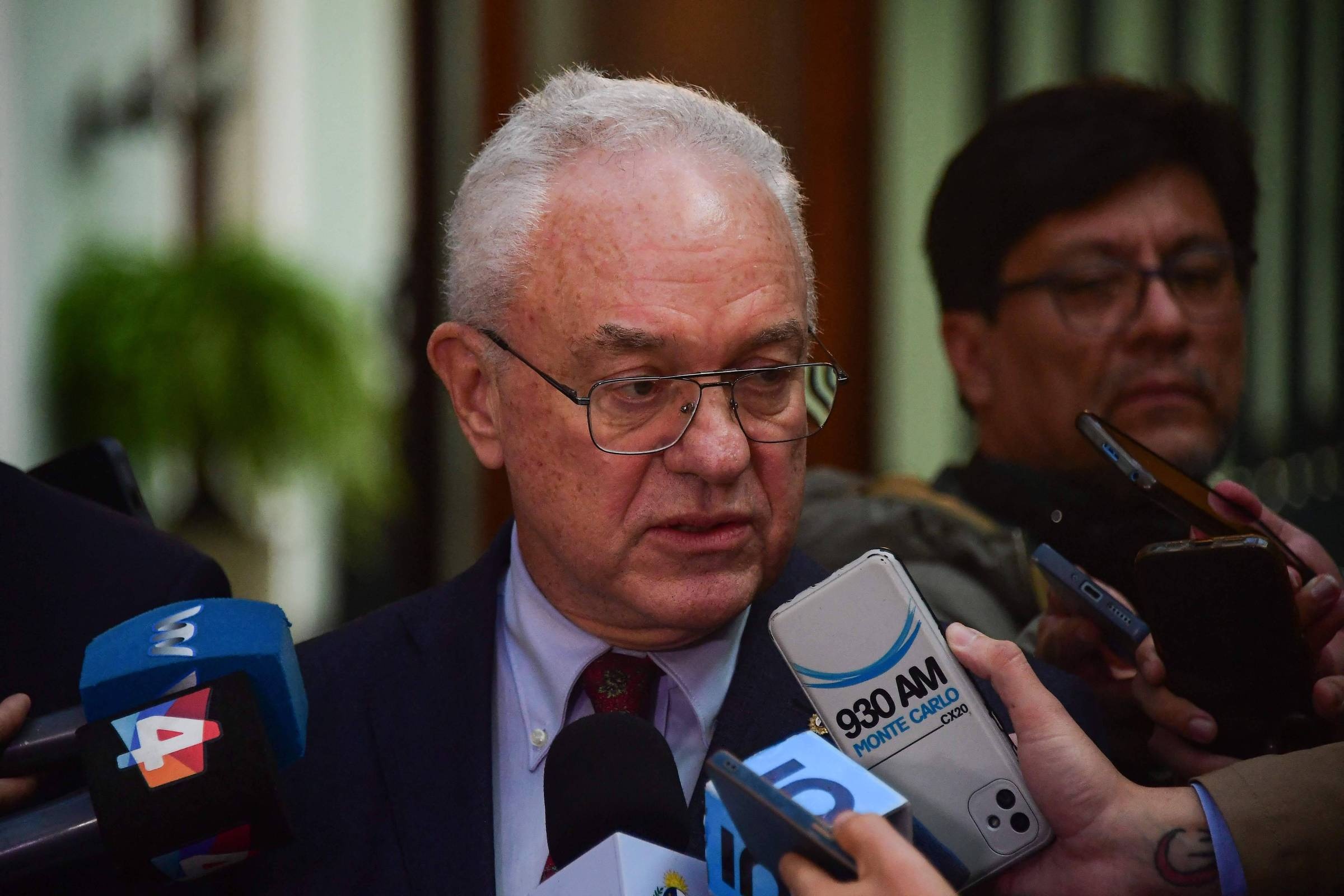 Delcy é tão ilegítima quanto Maduro, diz chanceler do Uruguai à Folha