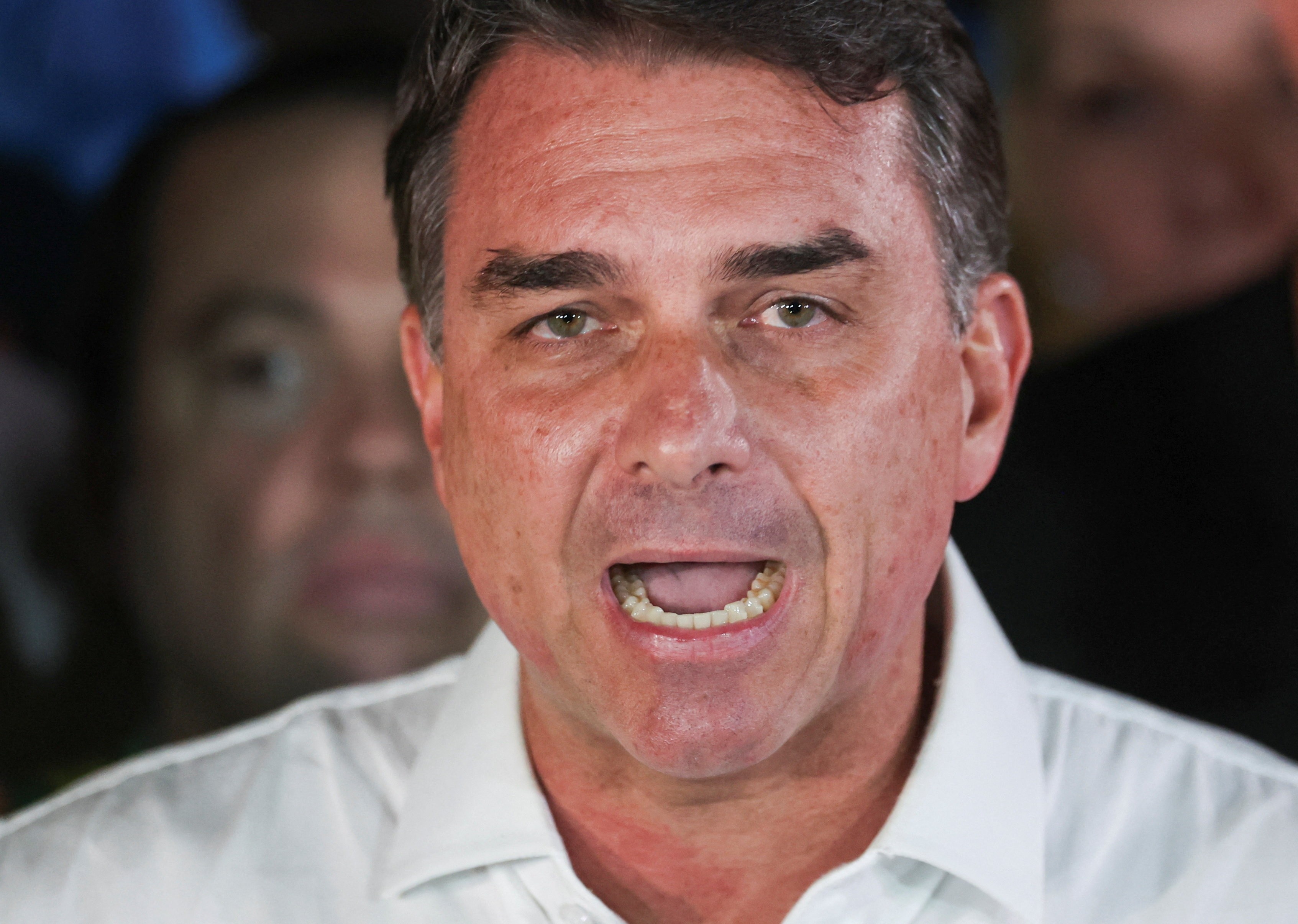 Democratas condenam asilo do governo Trump a Flávio Bolsonaro