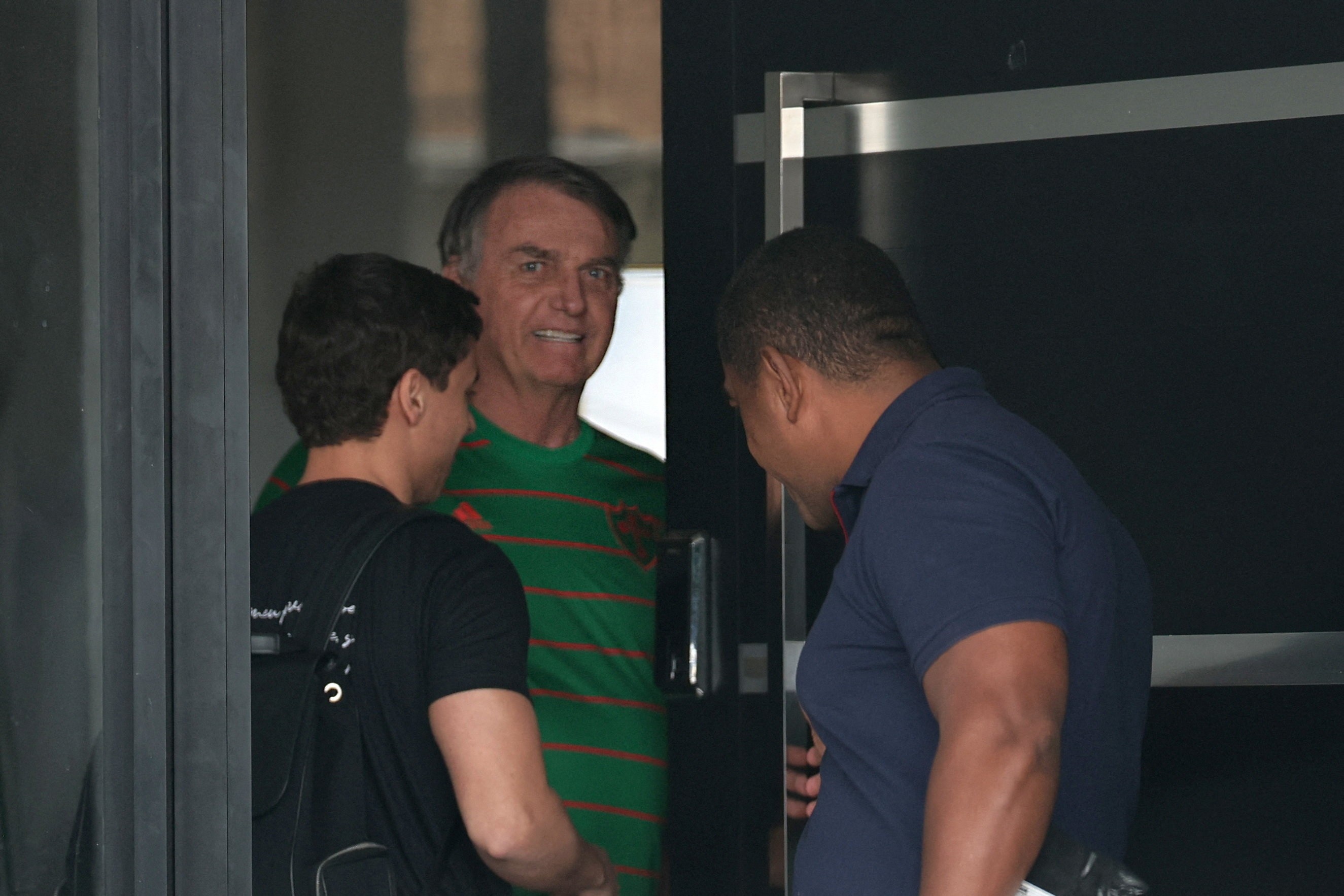 Além da Enfermidade: O Xadrez Político por Trás do Pedido de Prisão Domiciliar de Bolsonaro