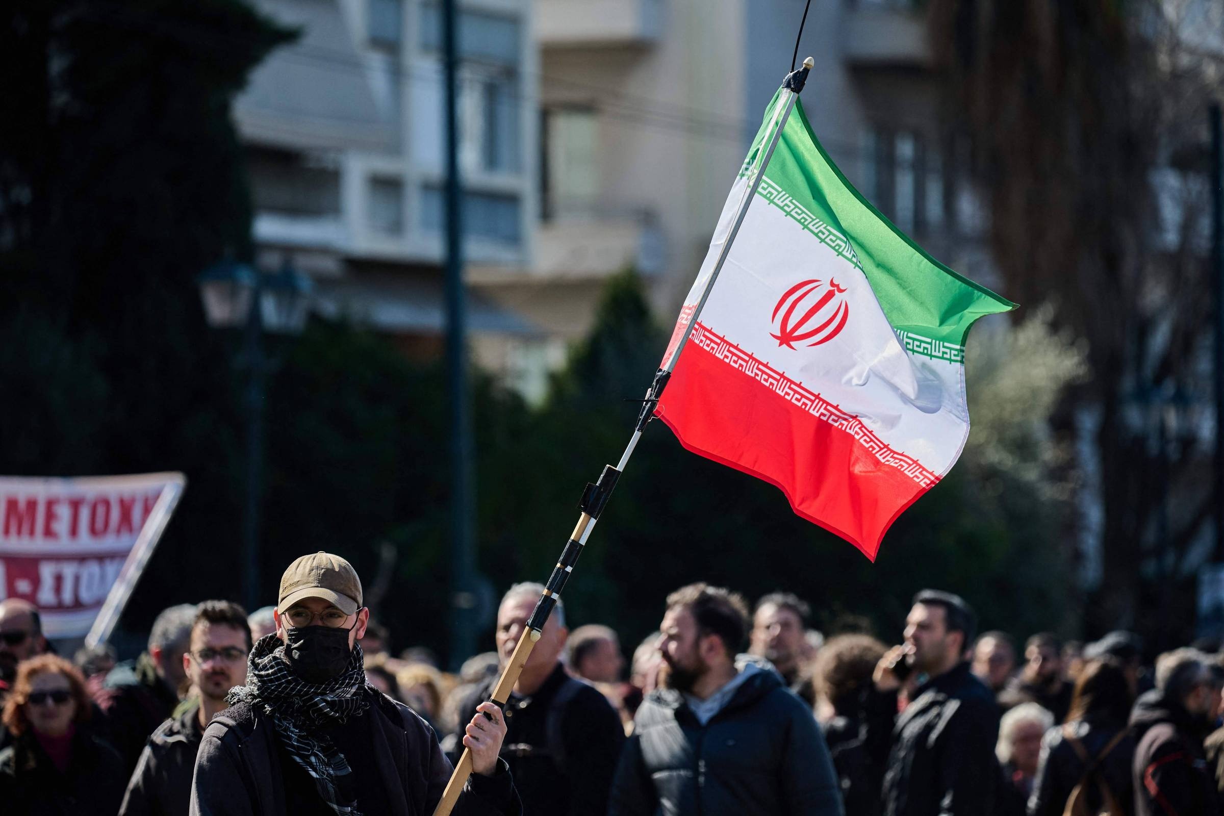 Tensão Geopolítica no Oriente Médio: Desaparecimento de Tripulante Americano Recorre à Trajetória da "Diplomacia de Reféns" do Irã