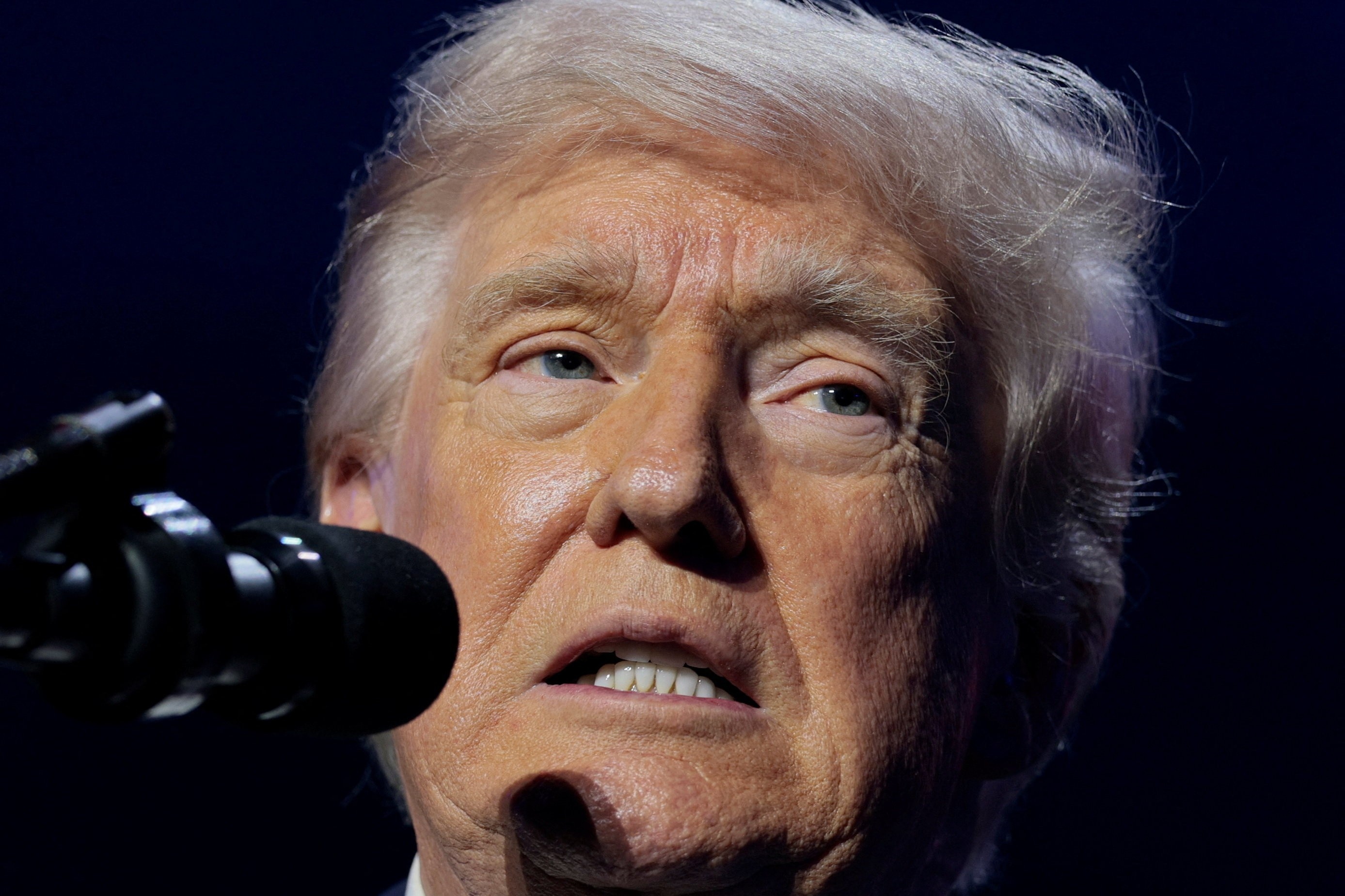 Geopolítica em Crise: A Desaprovação Recorde de Trump e os Efeitos da Guerra no Bolso do Consumidor