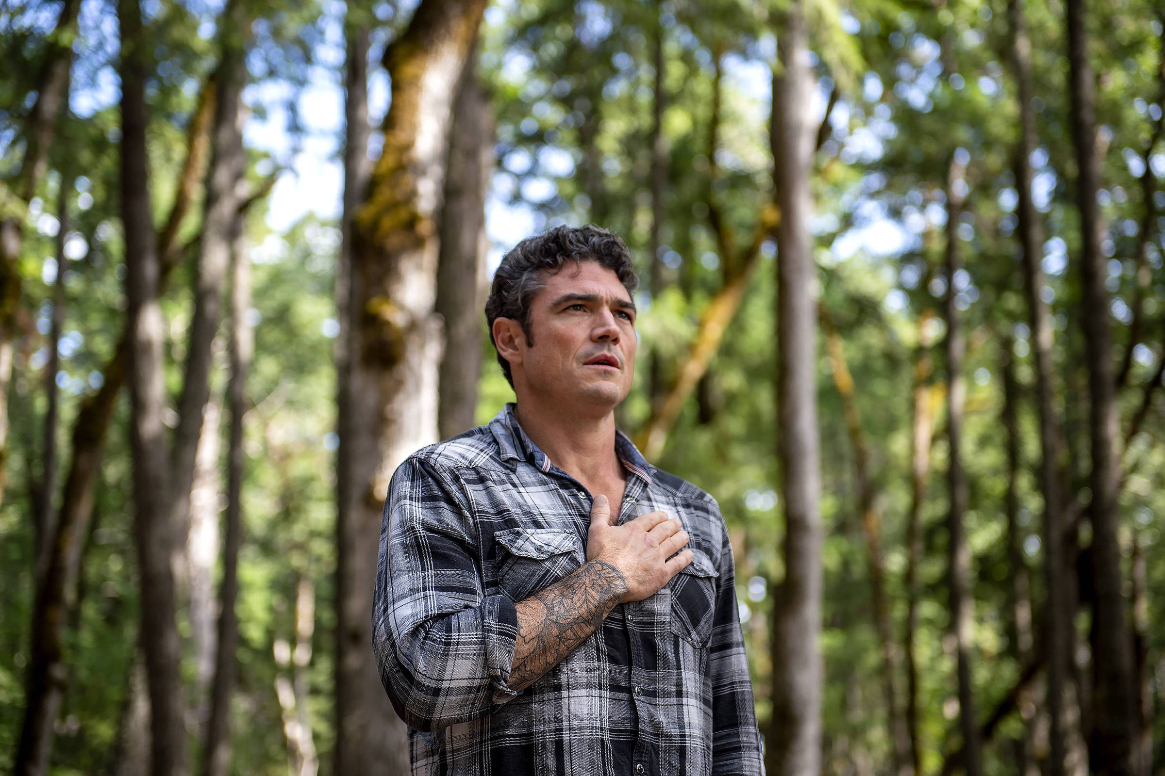 A Renúncia que Desnuda: Ex-Diretor de Contraterrorismo dos EUA Explicita Racha na Política Iraniana e Influência Externa