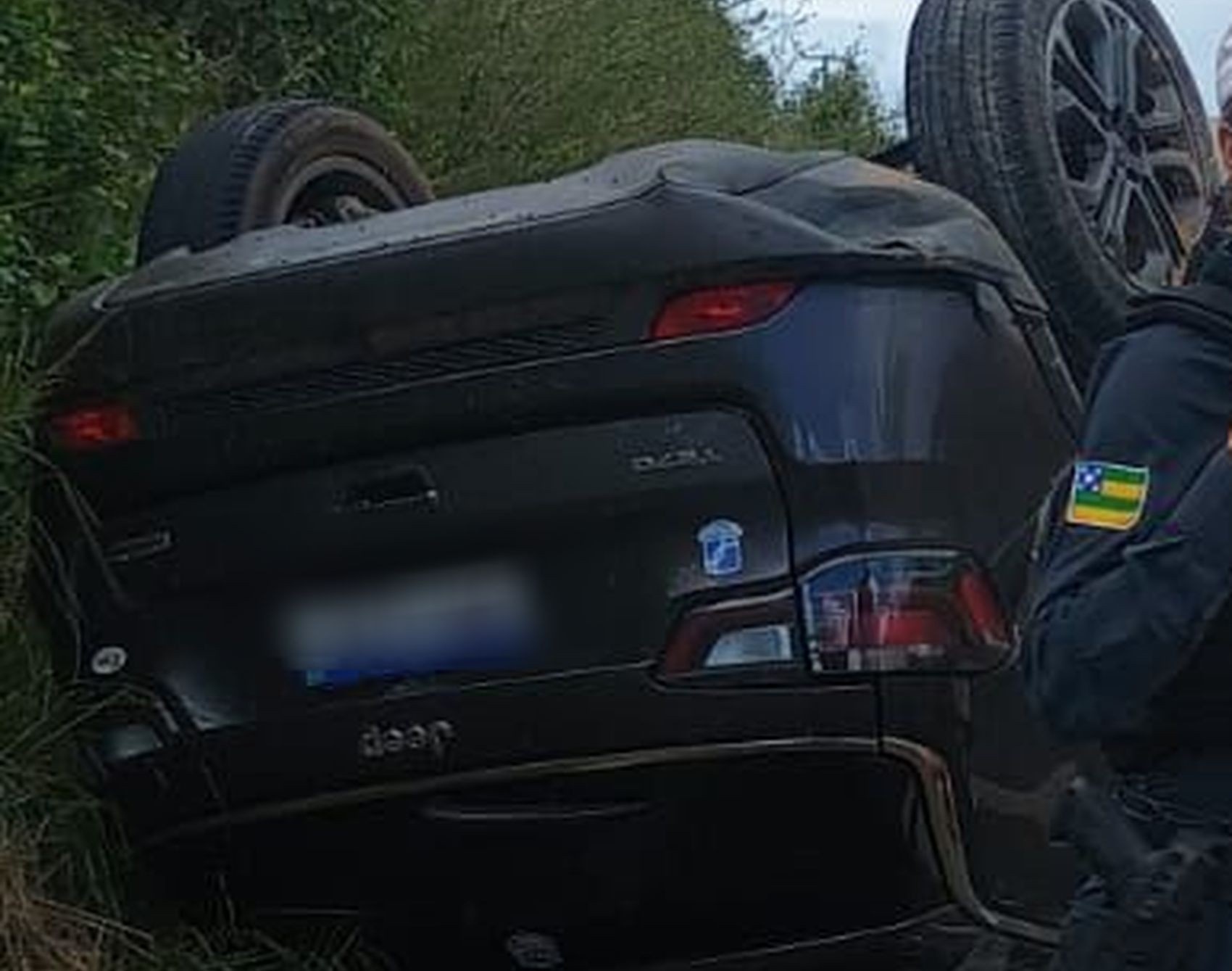 Acidente com 'Diva do Cras' em Sergipe Reacende Debate Crucial Sobre Segurança Viária e Imagem Pública