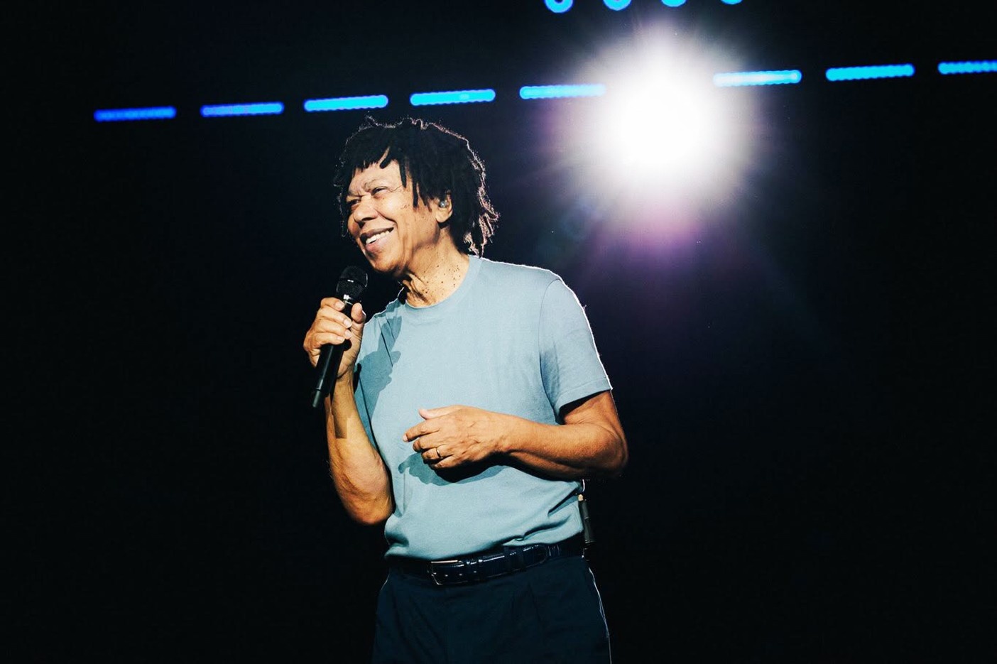 Djavan se apresenta pela primeira vez no réveillon de Copacabana