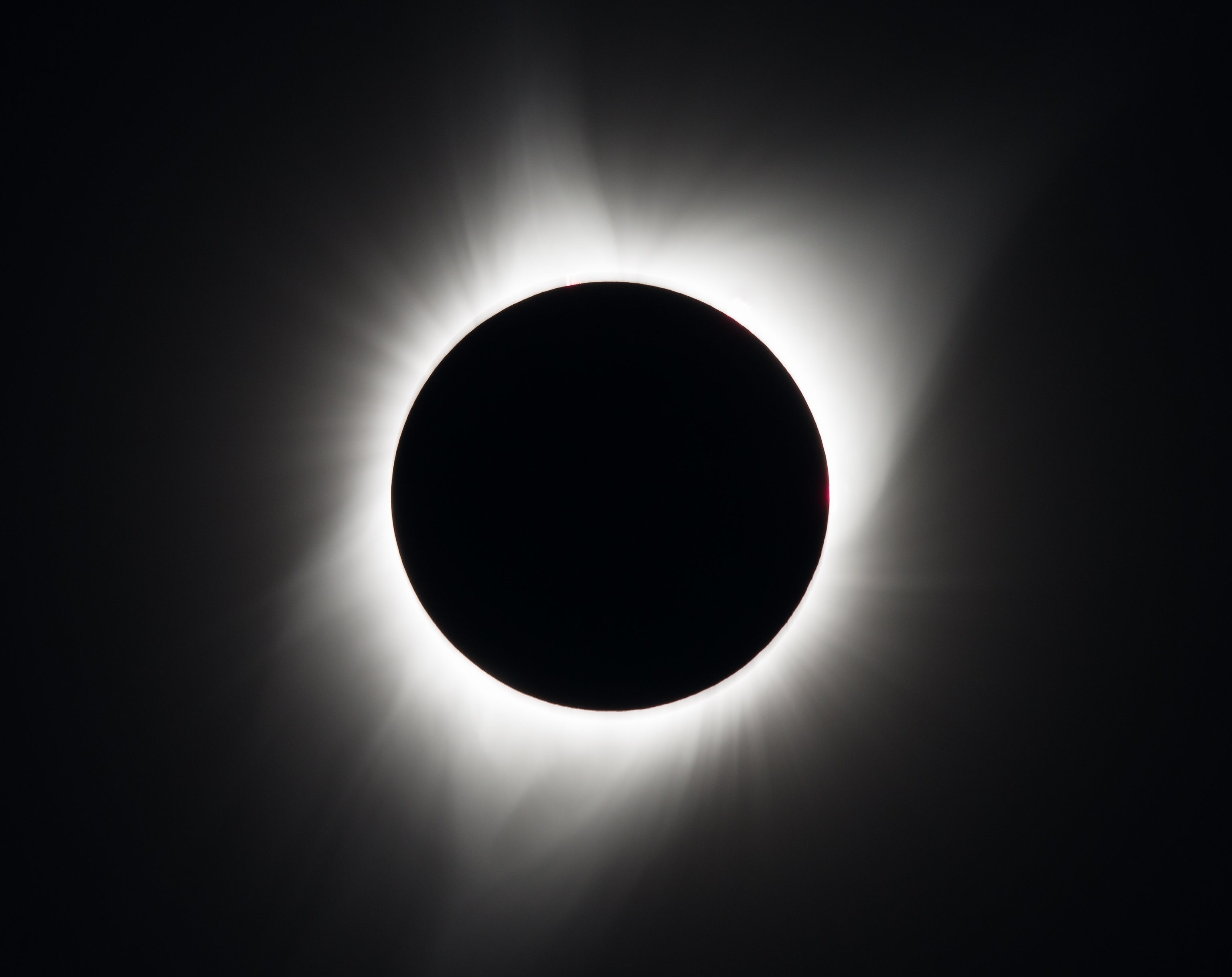Eclipse Solar Total na Europa: Desvendando as Tendências de Experiência e Economia Global