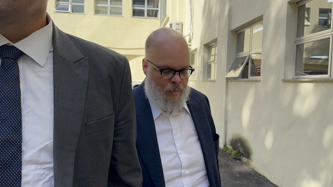 Incidente Ed Motta: Além da Confusão, o Olhar sobre Preconceito e Conduta Pública no Rio
