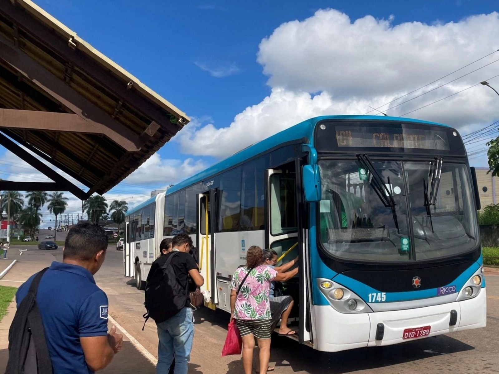 Suspensão de Licitação do Transporte em Rio Branco Revela Desafios Crônicos e Impacto Bilionário