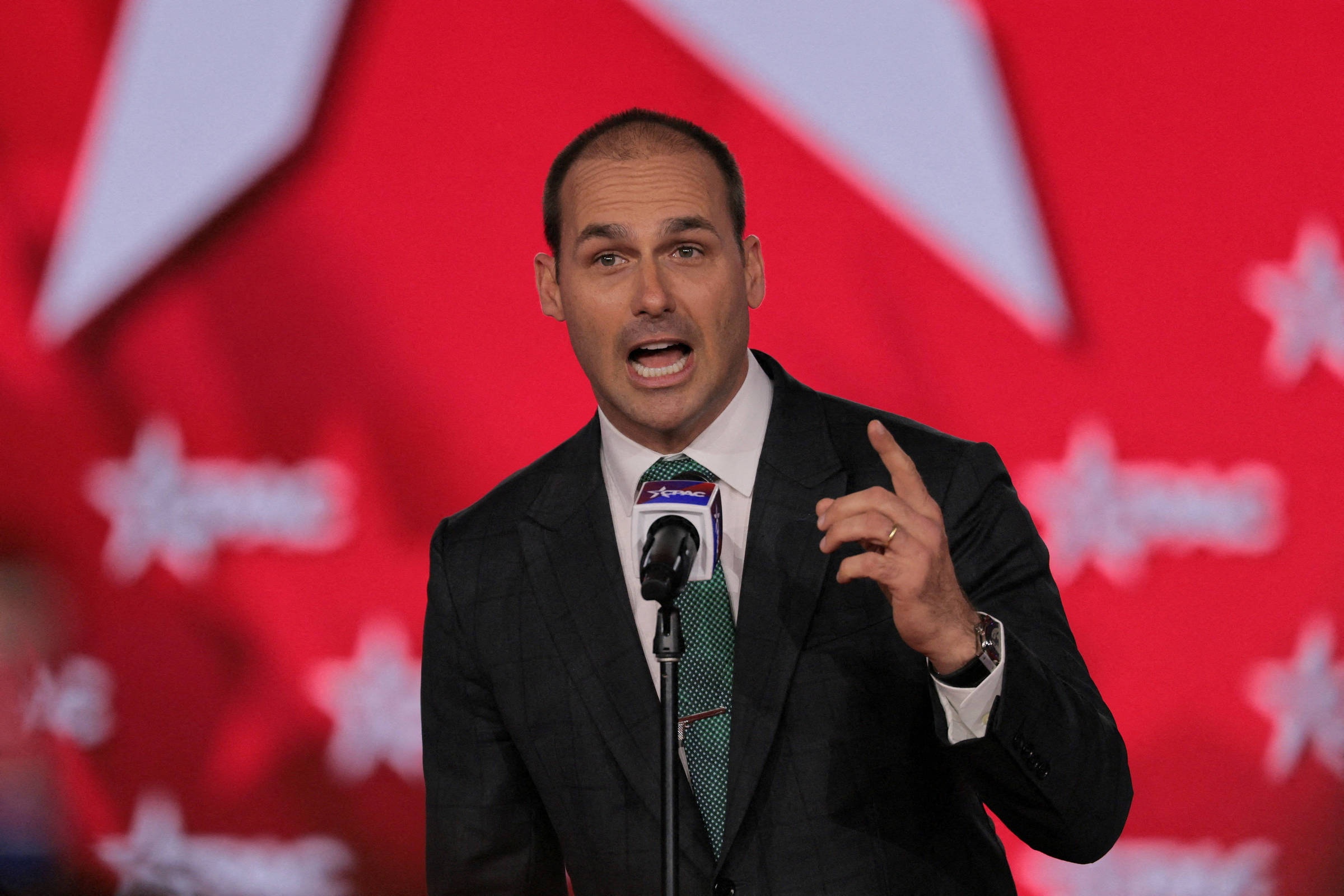 Ausência de Eduardo Bolsonaro em Interrogatório do STF: Implicações Profundas para a Ordem Jurídica Brasileira