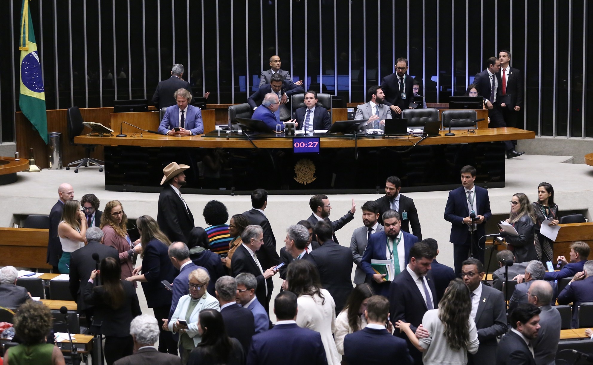Janela Partidária: Entenda as Trocarias que Redesenham o Cenário para 2026