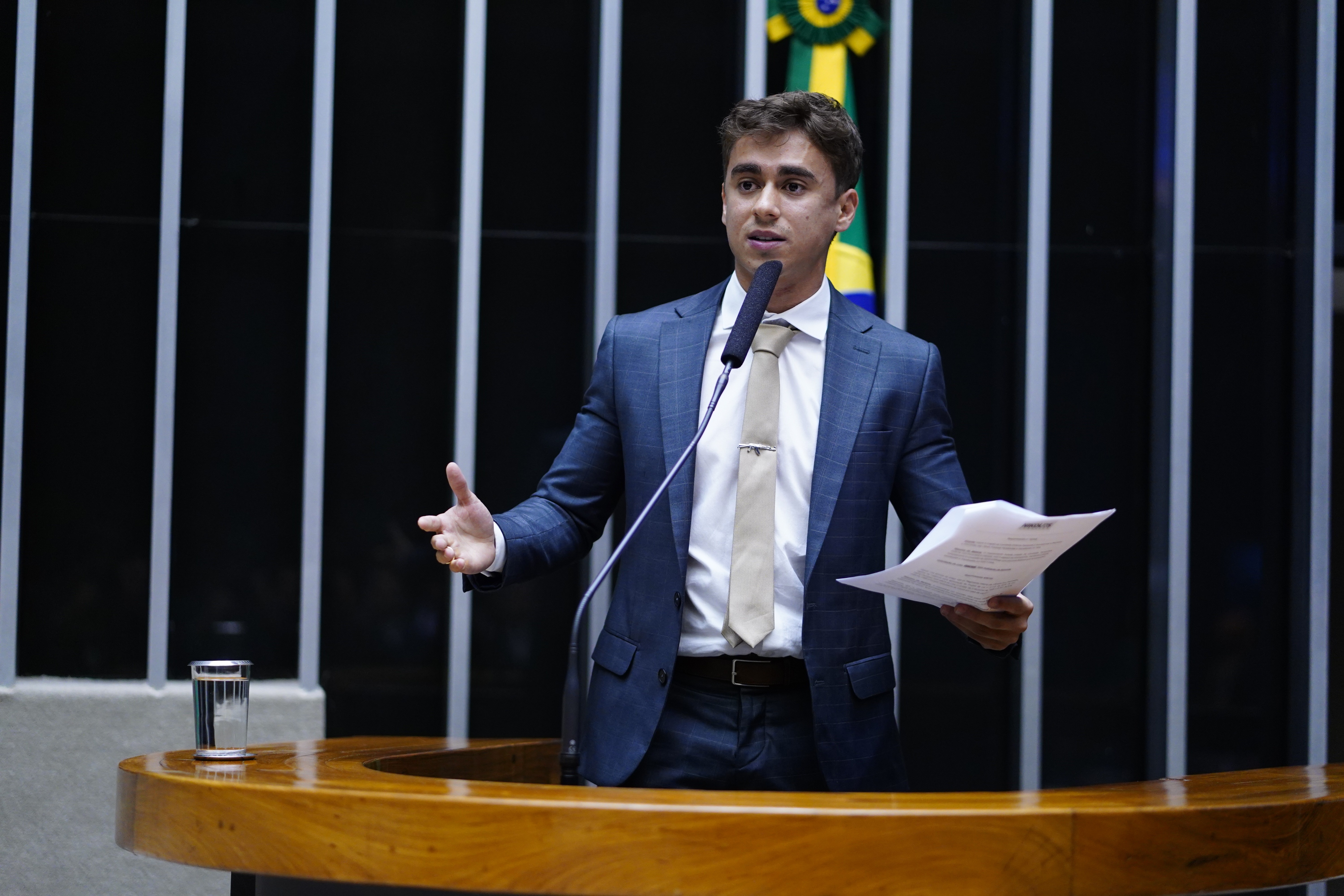 Análise da Interlocução entre Nikolas Ferreira e Daniel Vorcaro: Implicações Políticas e de Influência