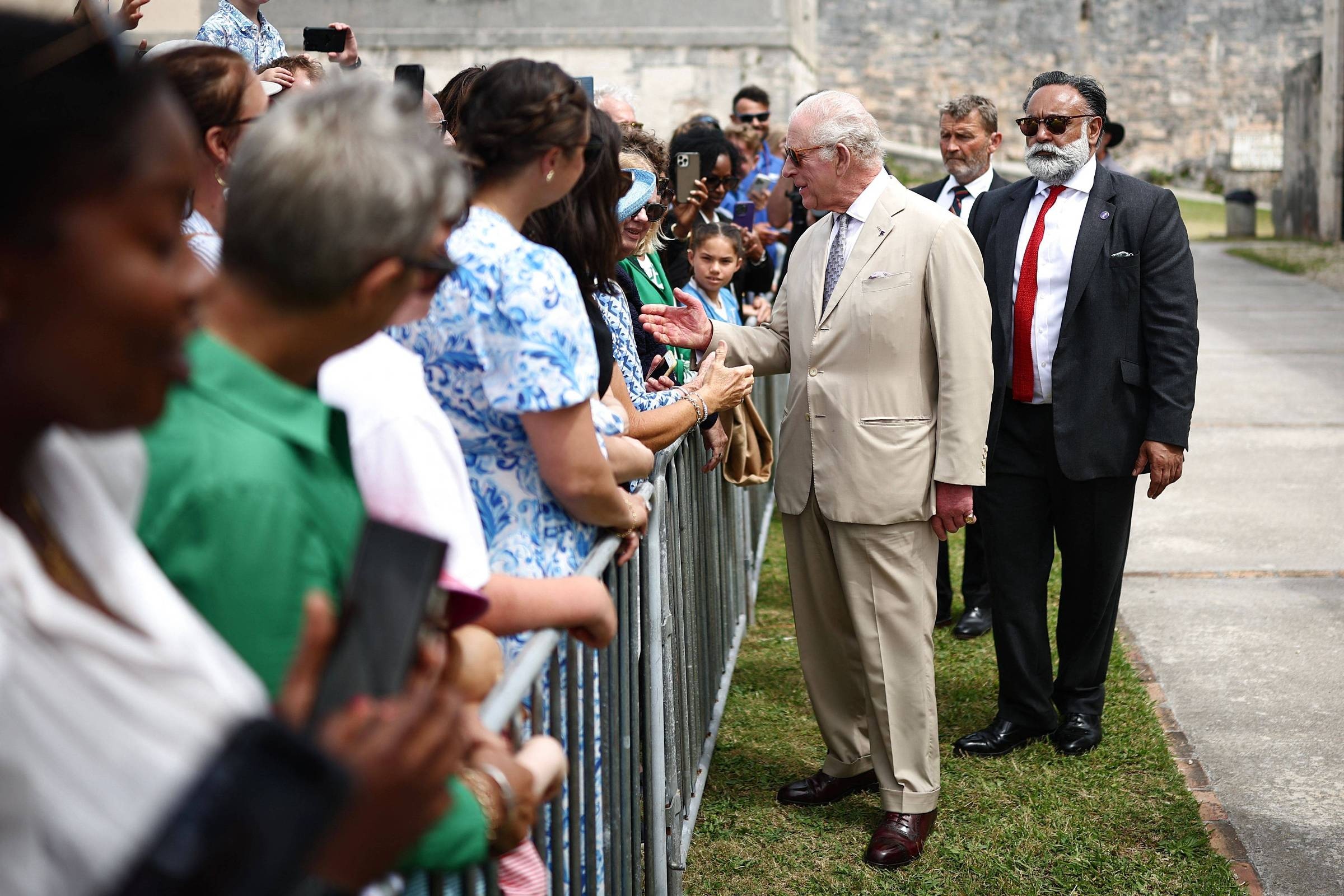 O Silêncio de Charles III: Estratégia Diplomática Britânica Ante a Nova Ordem Global