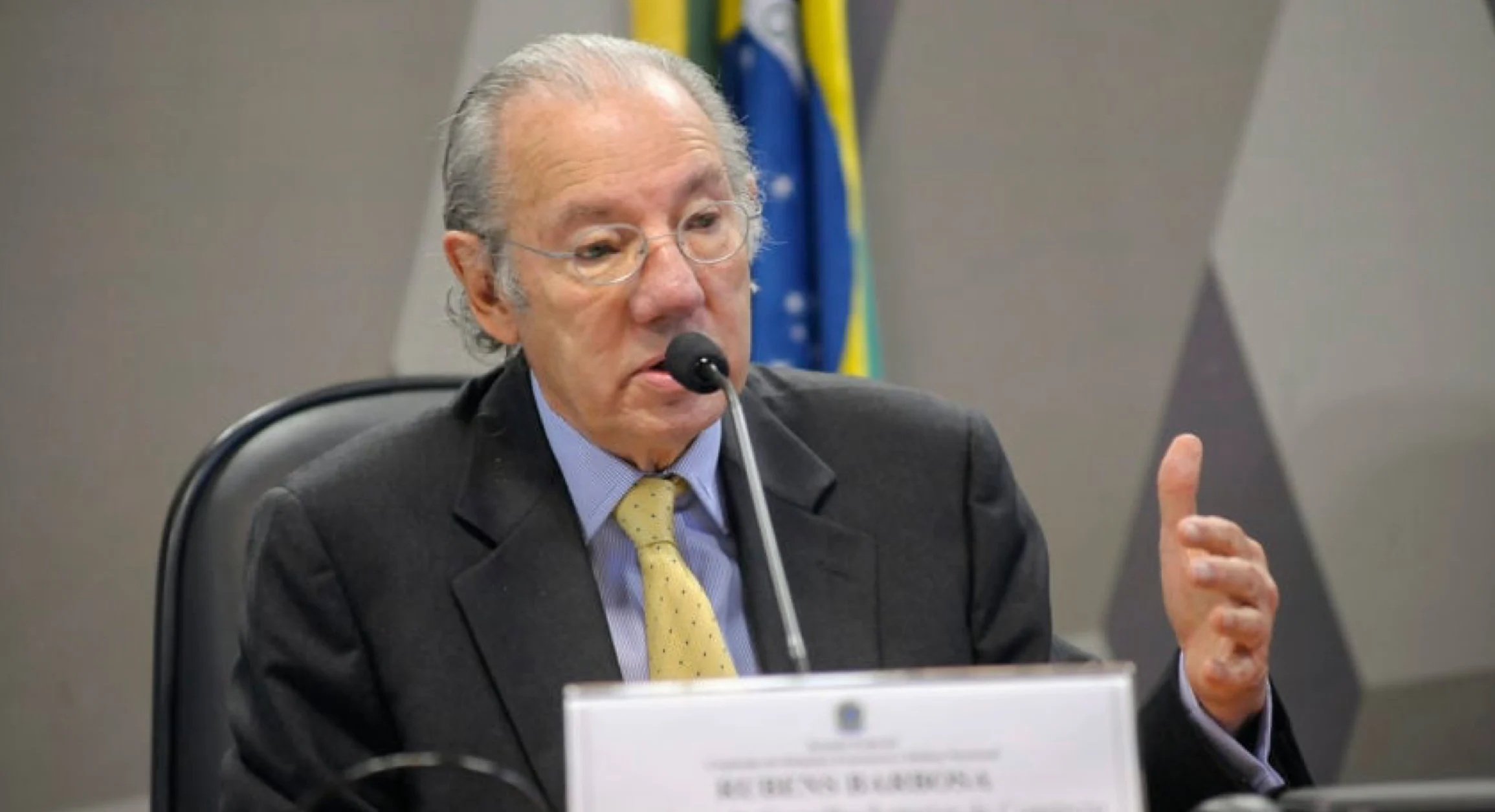 Embaixador vê interferência dos EUA na eleição: "Está acontecendo"