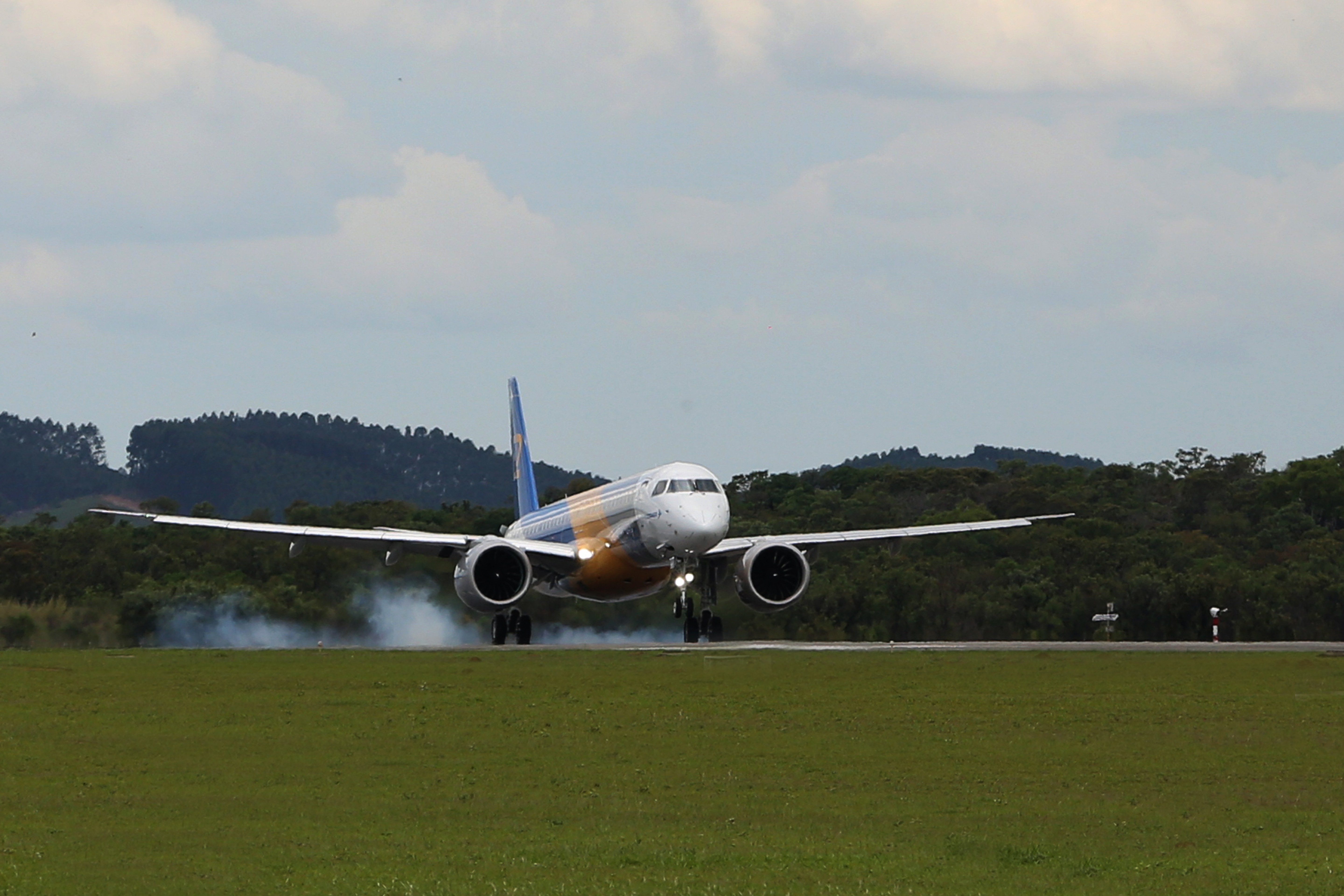 Embraer Alça Voo Recorde: Entregas Disparam 47% e Reafirmam Liderança Estratégica