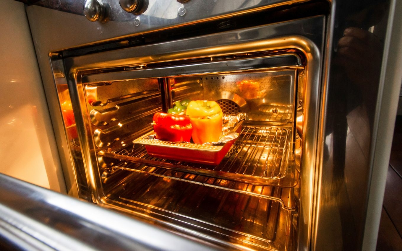 O Segredo Financeiro da Sua Cozinha: Como um Hábito Inofensivo Drena seu Orçamento Energético