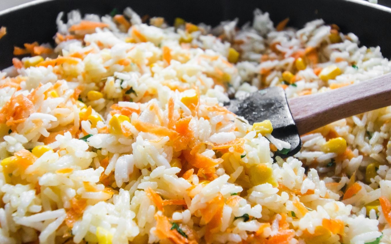O Custo Inesperado do Arroz Empapado: Como Erros Simples na Cozinha Afetam Seu Bolso e Sua Produtividade