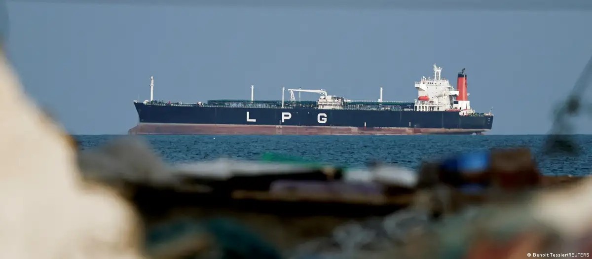 Estreito de Ormuz: A Geopolítica do Bloqueio e o Efeito Cascata na Economia Global