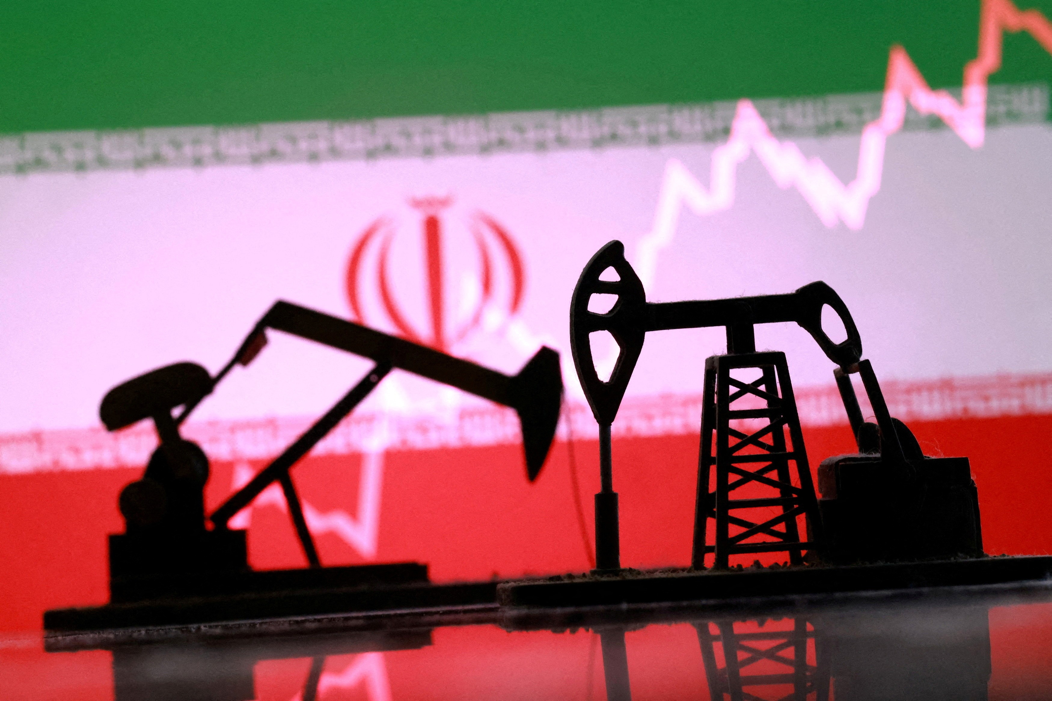 EUA Intensificam Sanções ao Petróleo Iraniano: Riscos para a Economia Global