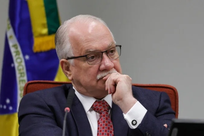 Reorganização Estratégica no STF: Fachin Assume Casos-Chave para Conter Crise Interna