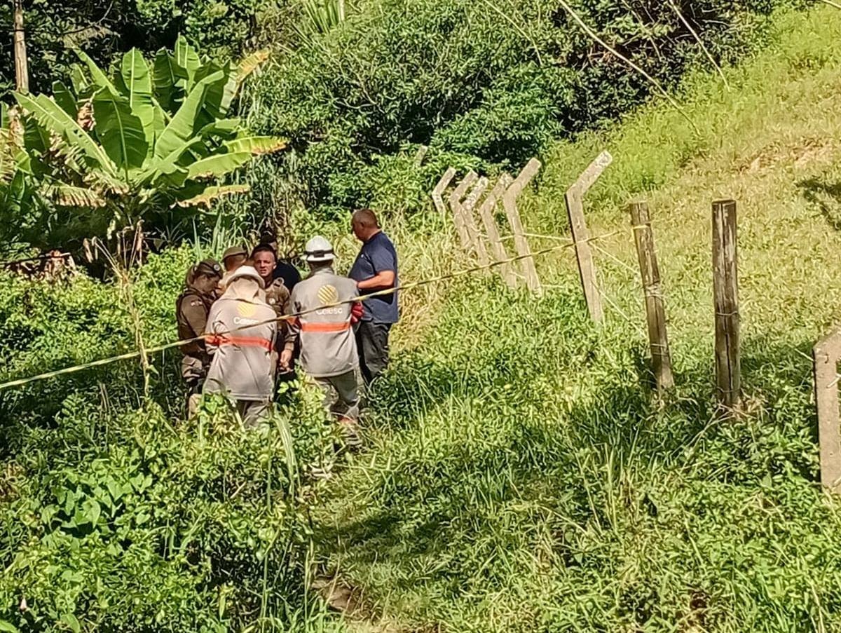 Tragédia na Praia dos Amores: Eletrocução de Turistas Uruguaus Revela Desafios Urgentes na Segurança de Infraestruturas em SC