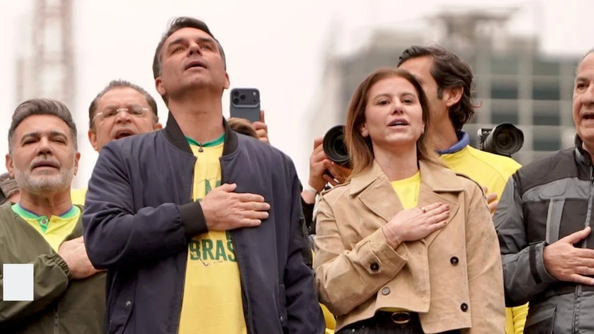 A Semiótica da Indumentária Política: Jaqueta de R$ 999 e a Batalha das Narrativas na Paulista