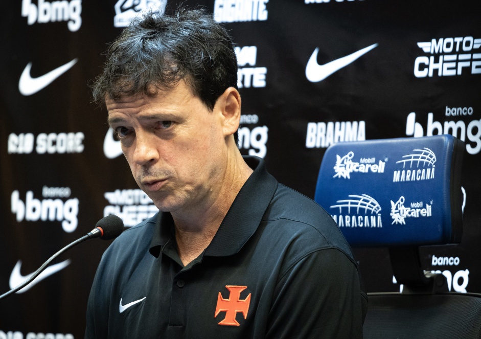 A Tática da Reversão: Diniz e a Recorrência de Vices no Banco do Corinthians