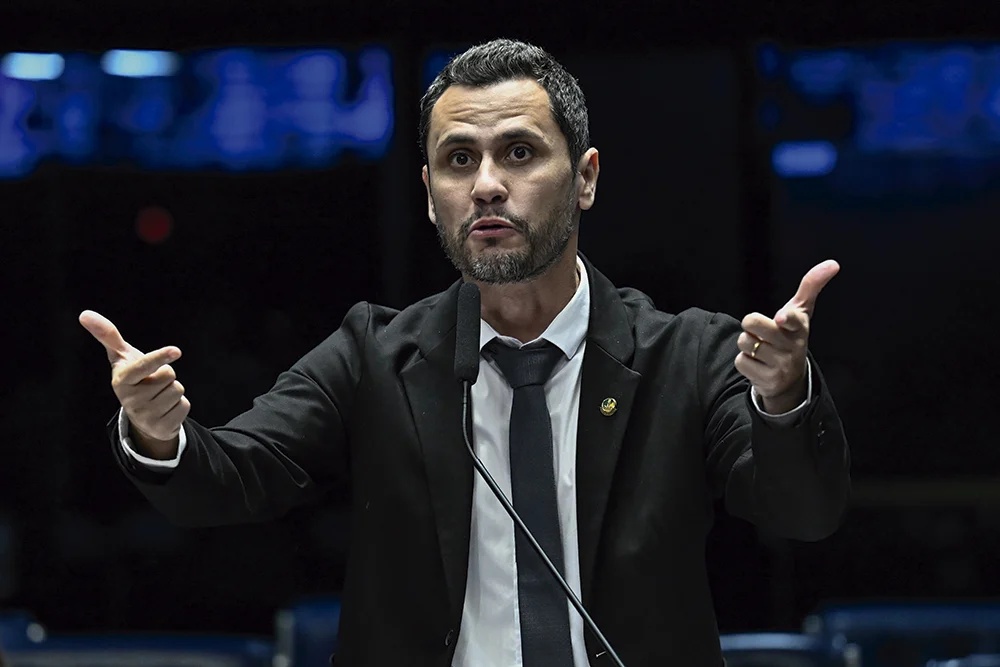 Consolidação Política em Minas: Republicanos Confirma Cleitinho Após Impasse Interno