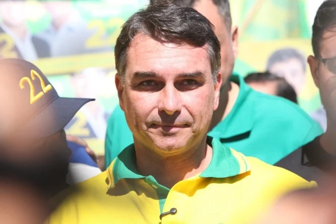 A Escalada da Tensão no STF: O Apelo de Flávio Bolsonaro e o Desafio à Independência Judicial