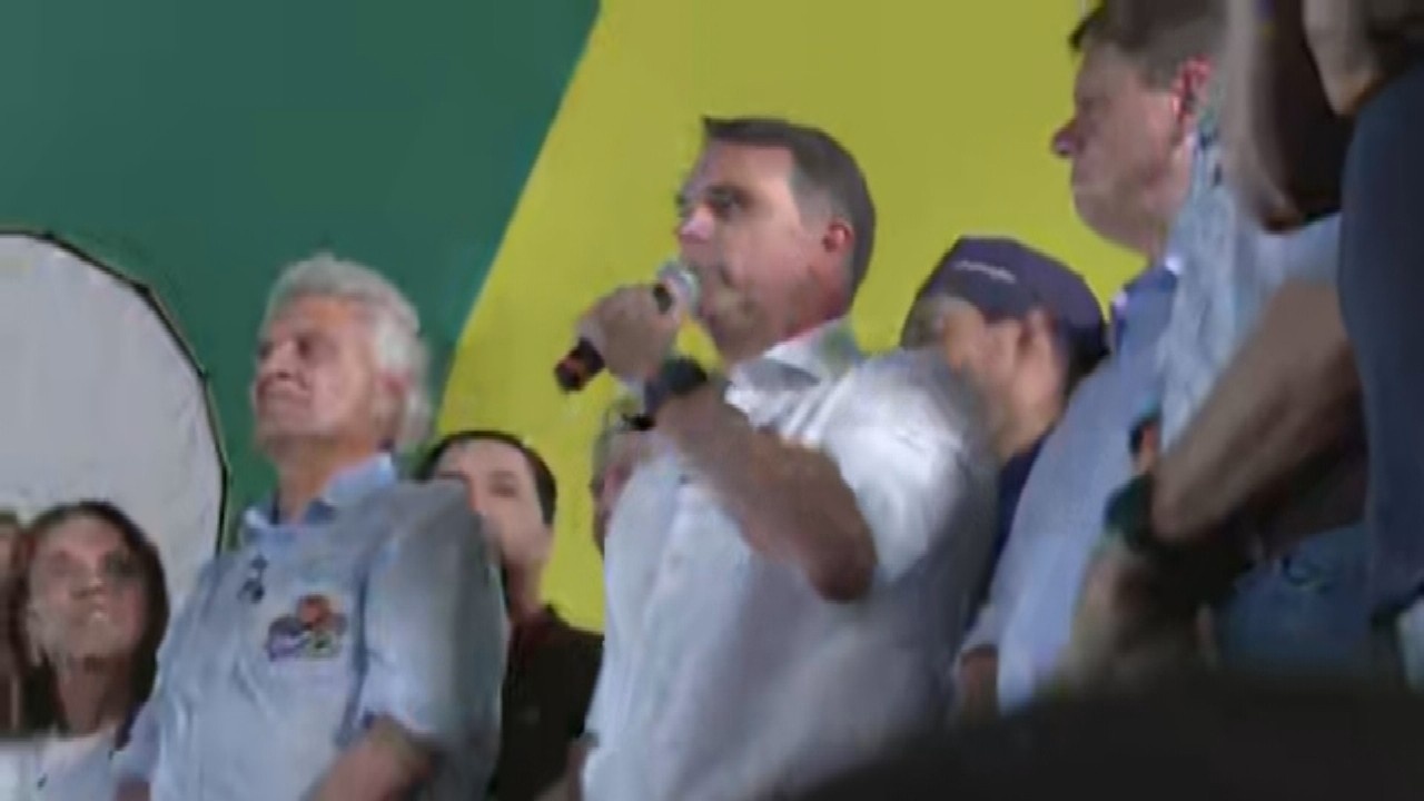 Flávio Bolsonaro quer mudar Constituição com maioria no Congresso