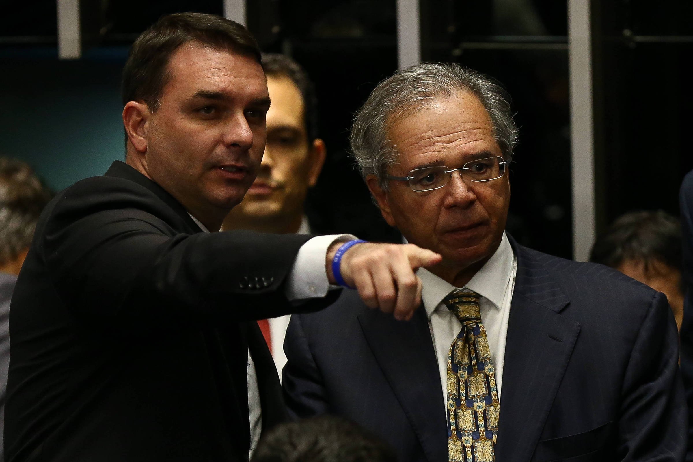 Flávio Bolsonaro ganha suporte da equipe econômica de Paulo Guedes