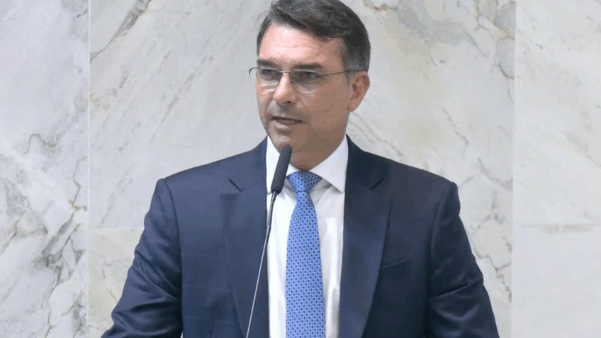 A Coesão em Xeque: Flávio Bolsonaro Alerta sobre Rachas Internos no PL e o Futuro da Direita