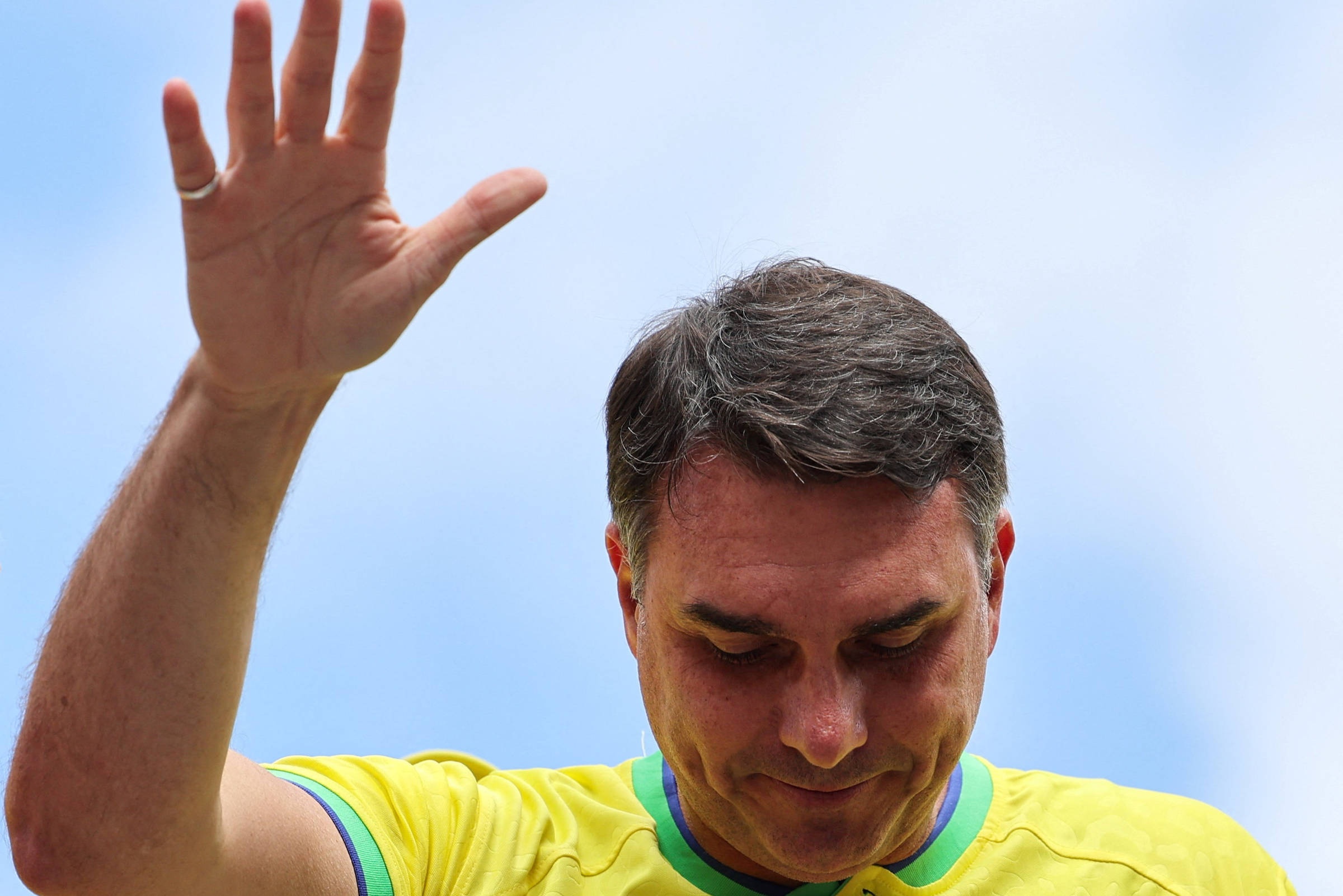Ameaça a Flávio Bolsonaro: O Alerta Sobre a Escalada da Tensão Política na Era Digital