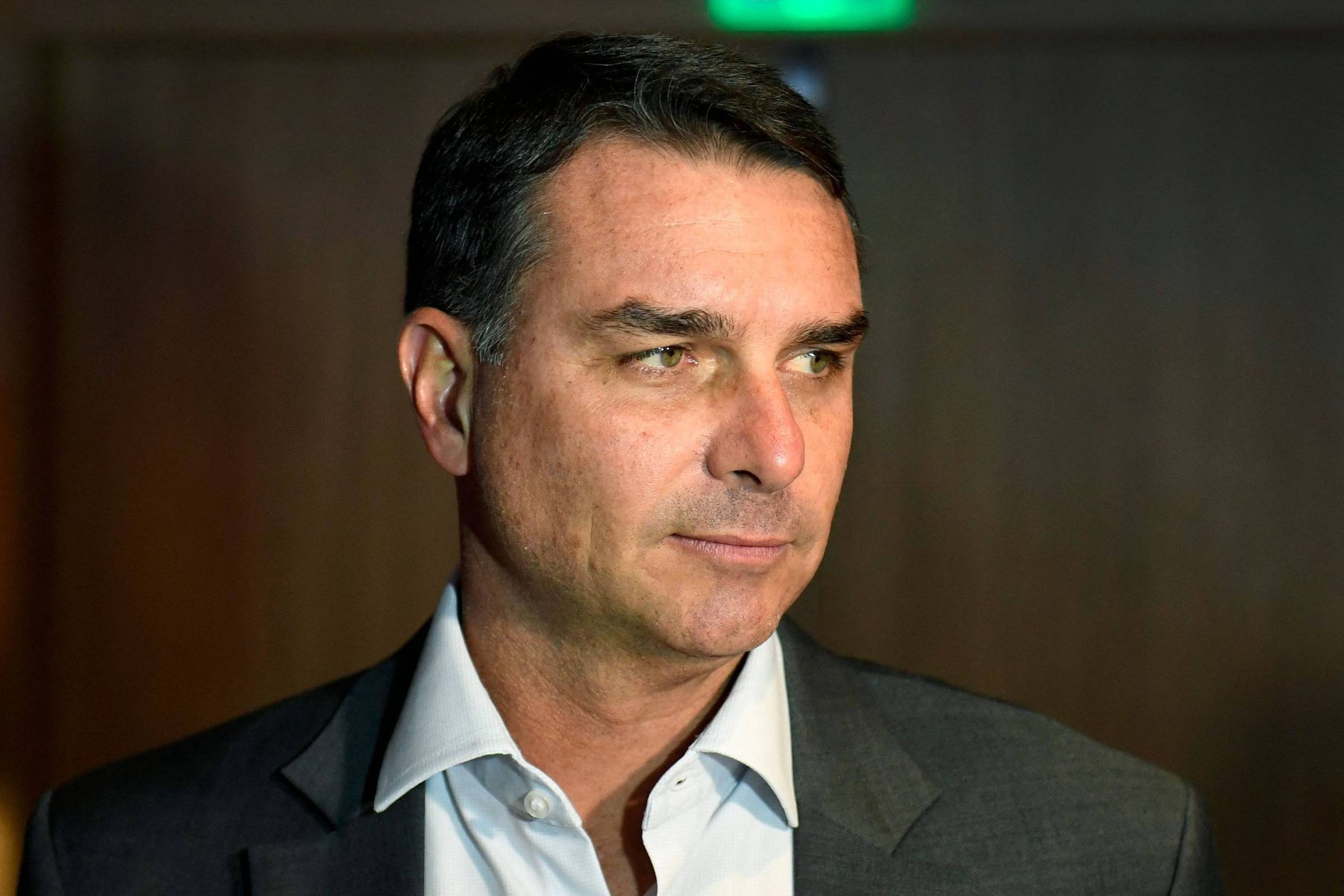 Eleitorado Feminino no Centro da Disputa Presidencial: Estratégias e Contradições