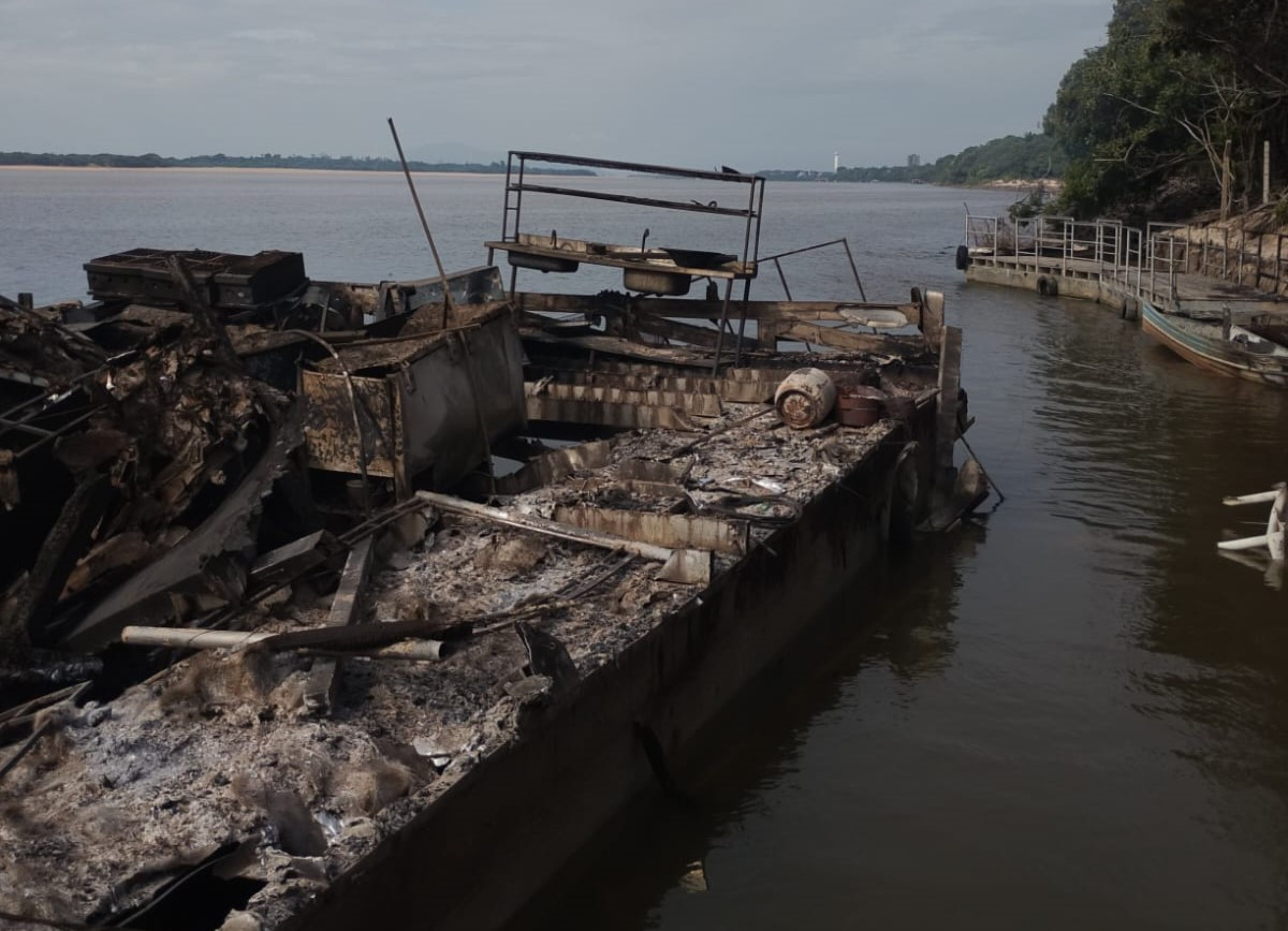 Incêndio em Flutuante de Boa Vista: Reflexos na Segurança, Lazer e Empreendedorismo no Rio Branco