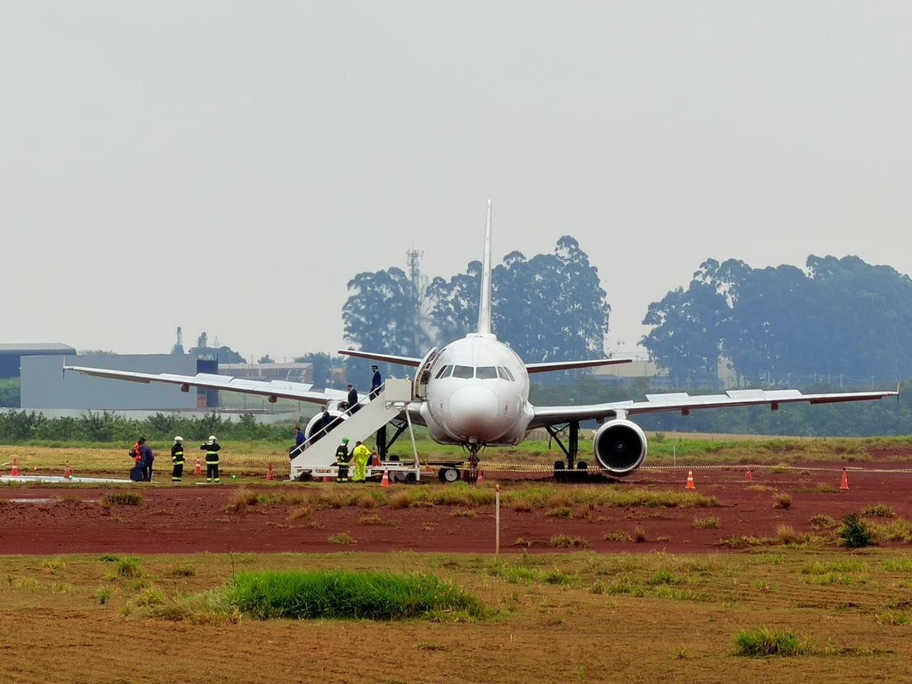 Incidente Aéreo em Cascavel: A Análise Profunda do 'Quase' que Afeta a Confiança Regional
