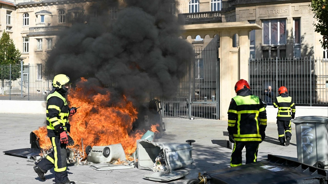 Estudante de 15 anos ferido durante protesto escolar em França