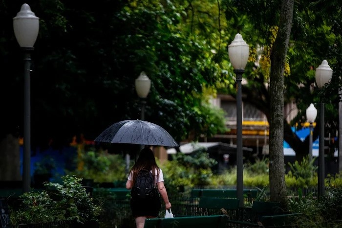 Frente Fria Atípica Reconfigura Cenário Climático Gaúcho na Transição para o Outono