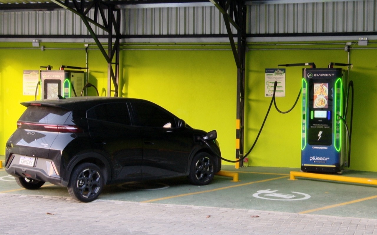 Amazonas na Vanguarda: A Explosão dos Carros Elétricos e as Mudanças Profundas na Mobilidade Regional