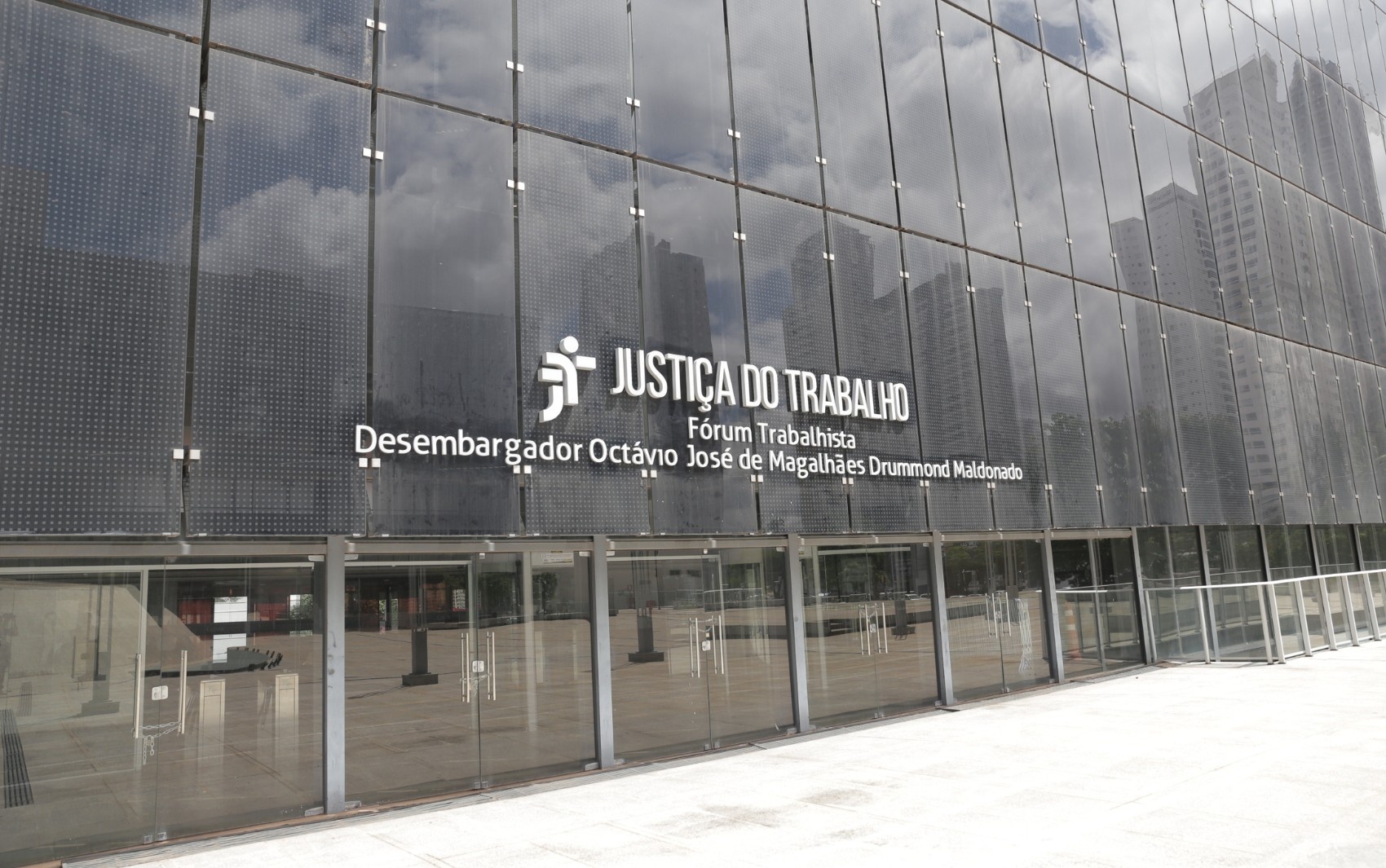 Precedente em Goiás: Justiça Reafirma Combate ao Assédio Moral por Etarismo no Ambiente Corporativo