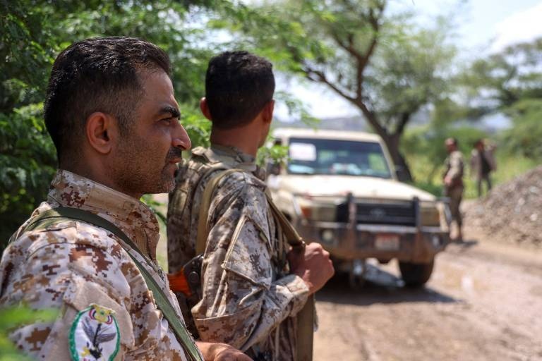 Governo do Iêmen anuncia ofensiva militar para retomar territórios sob controle dos houthis
