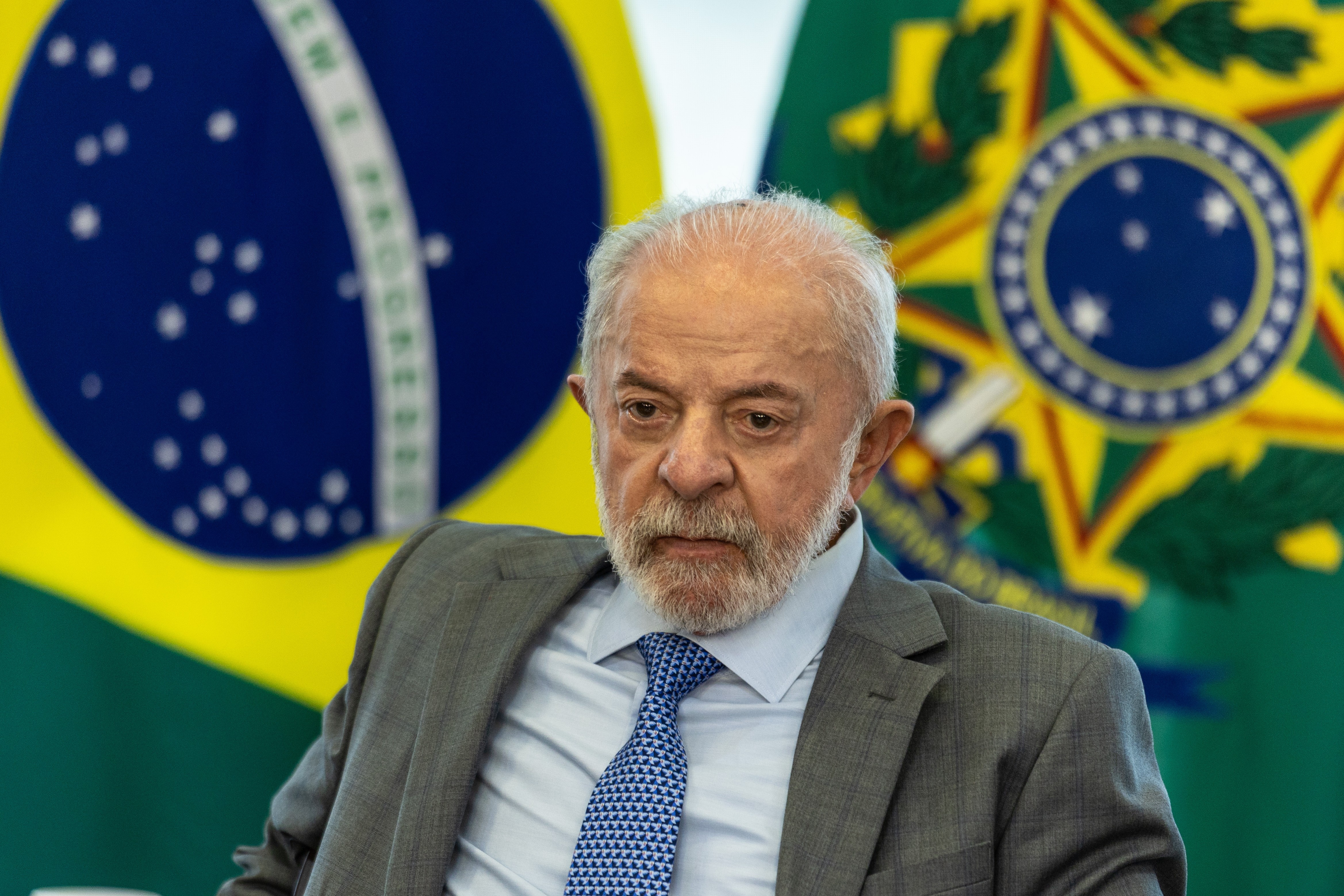 Governo Lula Anuncia Medida para Conter Aumento da Gasolina: Análise do Impacto Econômico e Político