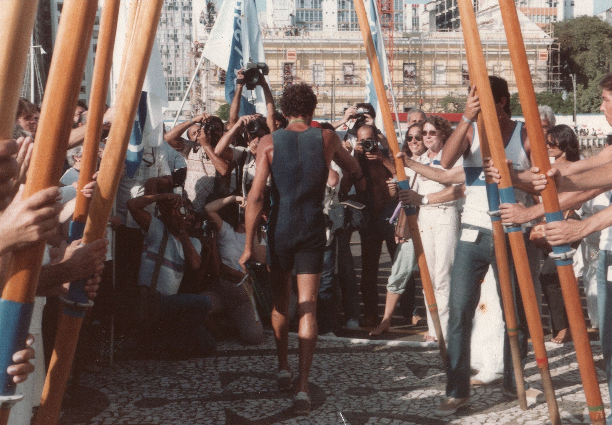 Legado na Baía de Todos-os-Santos: 42 Anos da Odisseia de Amyr Klink e a Reafirmação da Bahia como Palco de Gigantes