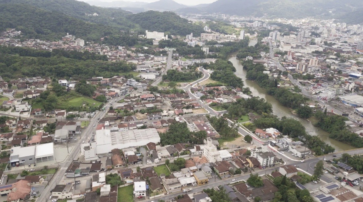 Ameaça Digital em SC: O Desvio de R$ 12 Milhões em Jaraguá do Sul e a Fragilidade das Finanças Públicas