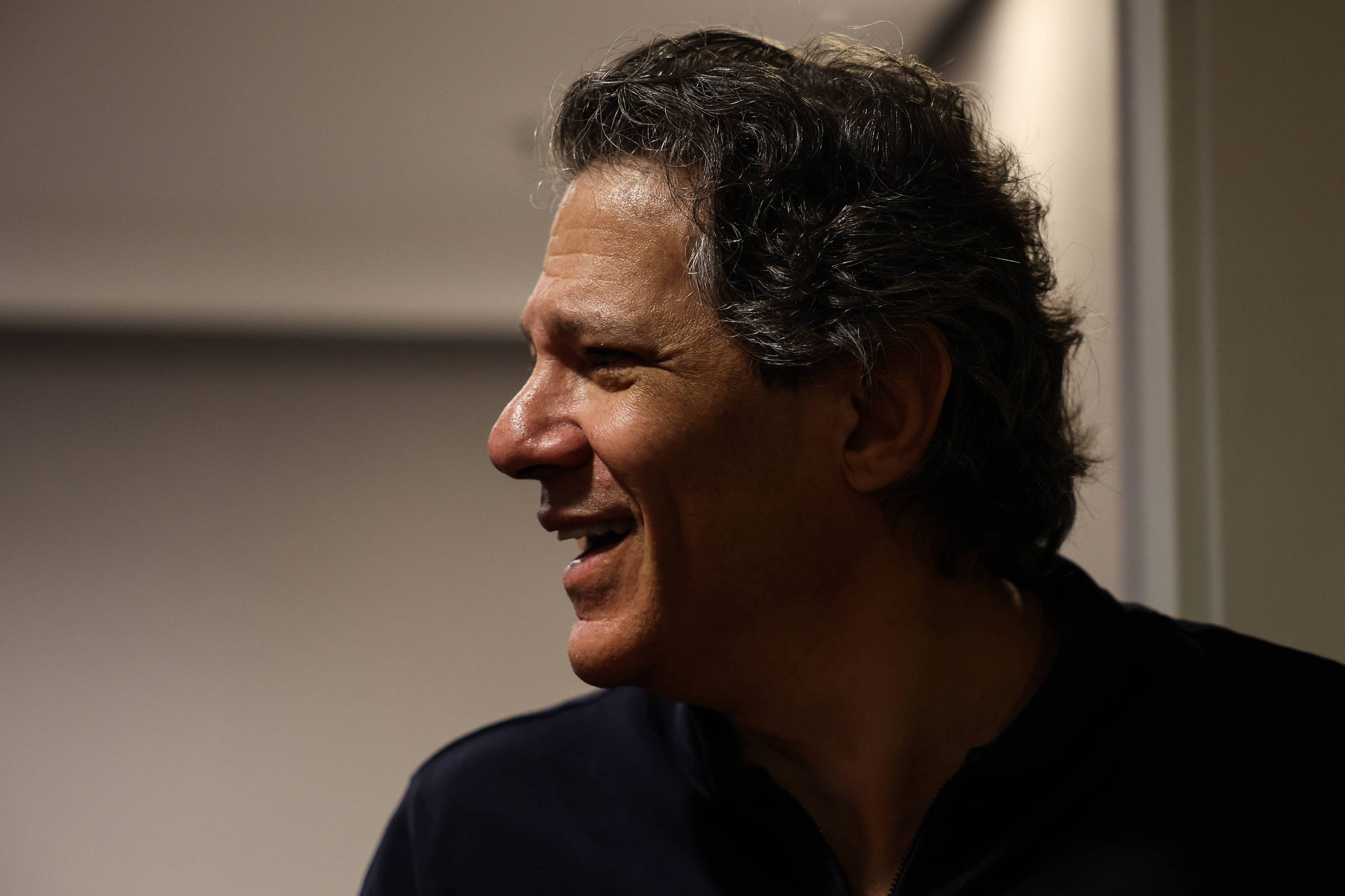 A Dinâmica da Sucessão: A Estratégia de Haddad em Mirar Flávio Bolsonaro e o Futuro do PT em 2026