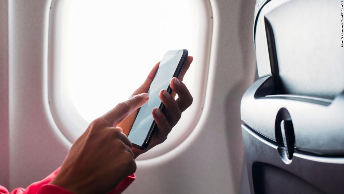 Modo Avião: A Complexa Teia Por Trás da Regra Aérea Global