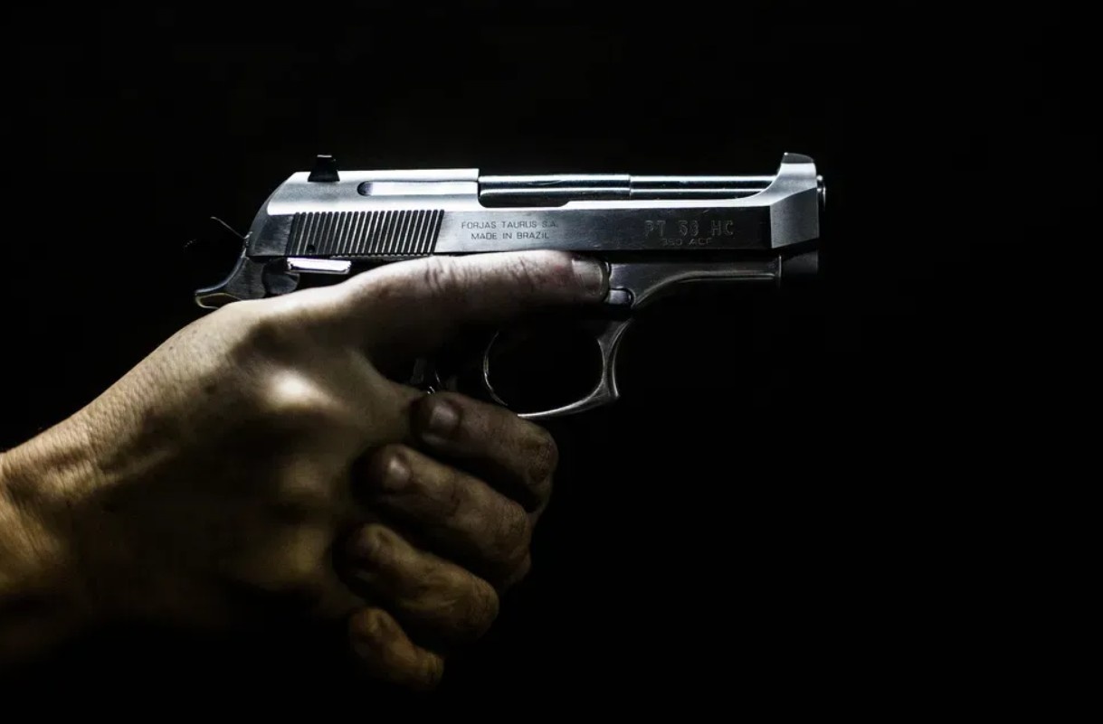 Violência Urbana Escalada: Morte de Suspeito de Assassinato de PM Expõe Fraturas na Segurança Pública