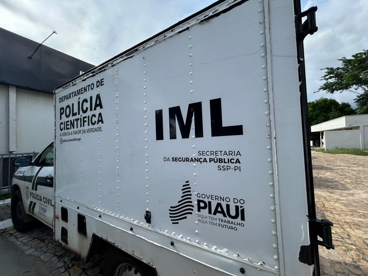 Morte em Praça de Bom Jesus Expõe Desafios Crônicos da População em Situação de Rua