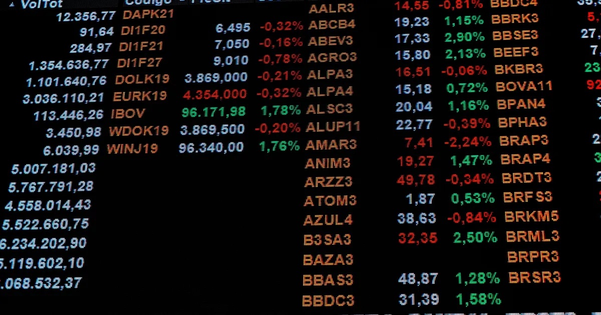 Ibovespa despenca 16% após vitória de Lula e dólar salta