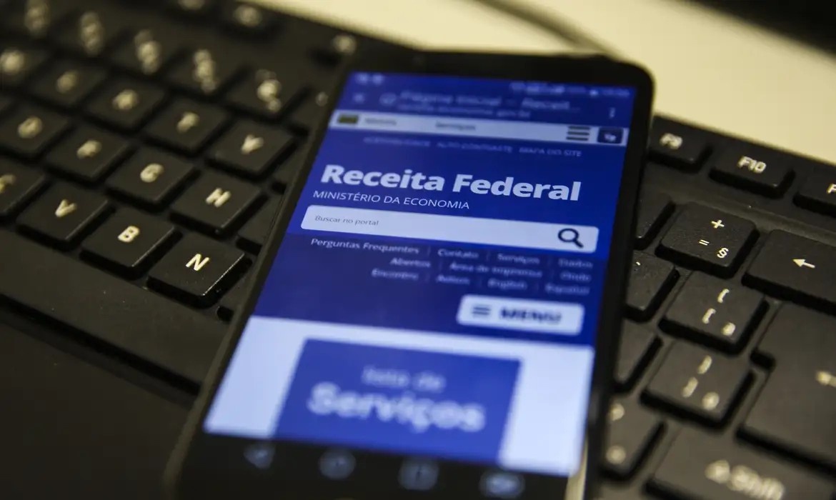 Acelerando a Transparência Fiscal: Como a Receita Federal Redefine a 'Malha Fina' e o Impacto na Vida do Contribuinte