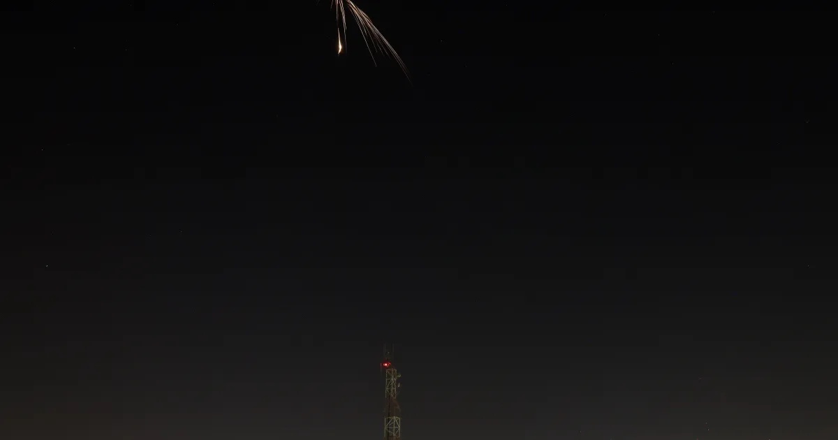 Escalada Irã-Israel: Além dos Mísseis, o Impacto Profundo na Economia Global e no Cotidiano