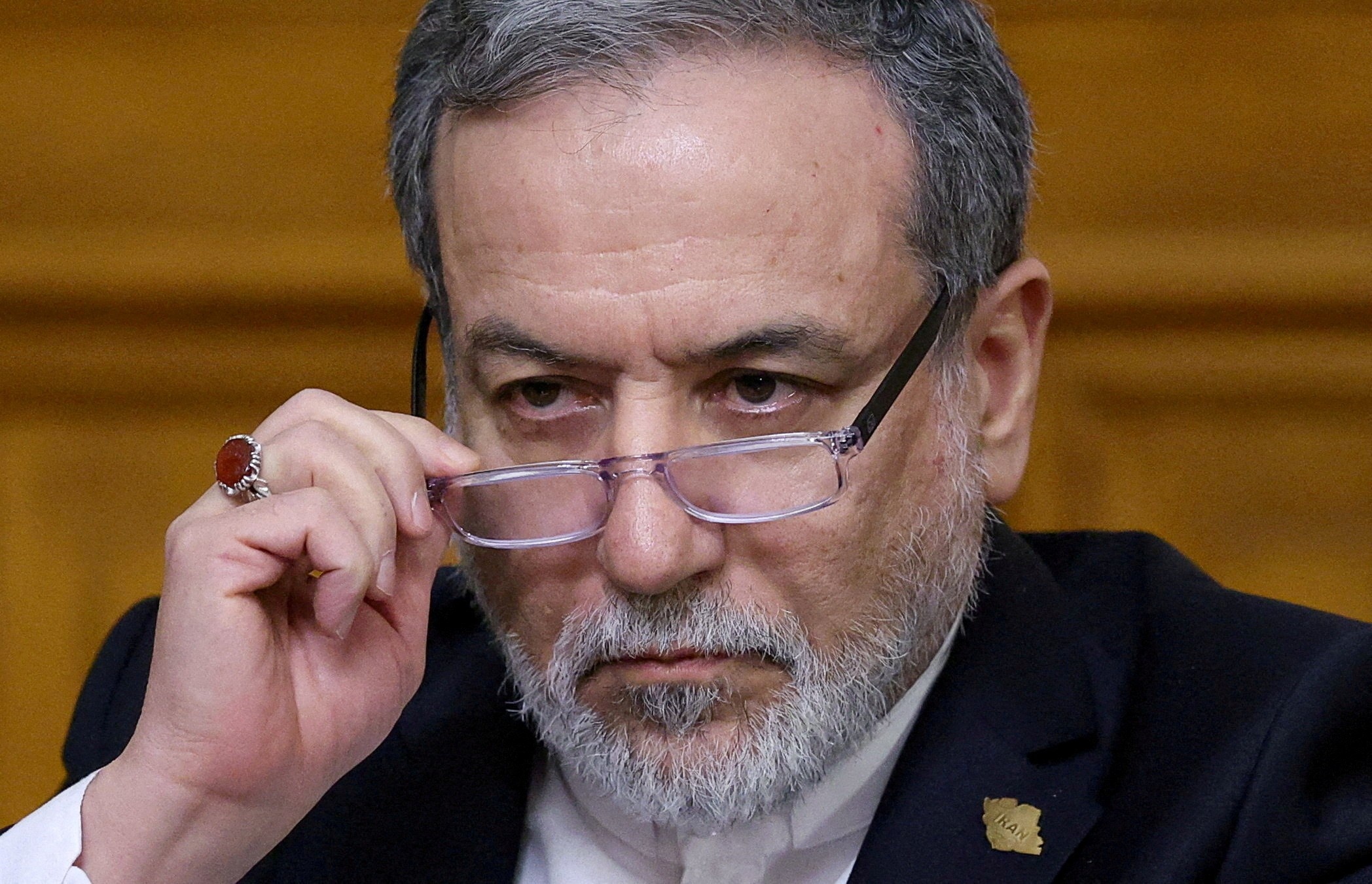Irã e Omã Redesenham Rotas em Ormuz: Implicações Geopolíticas e Econômicas Globais